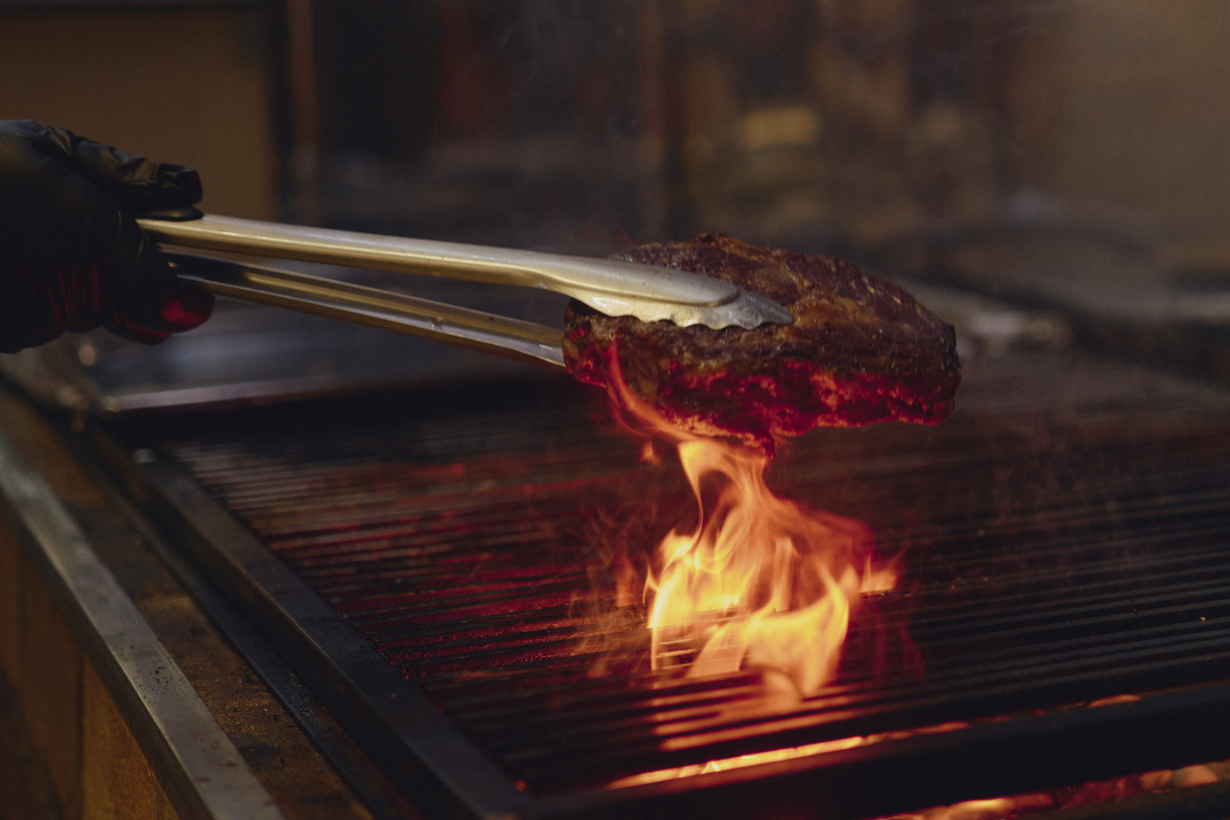 Дышать огнём: в каких ресторанах Крыма можно отведать нежное сочное мясо