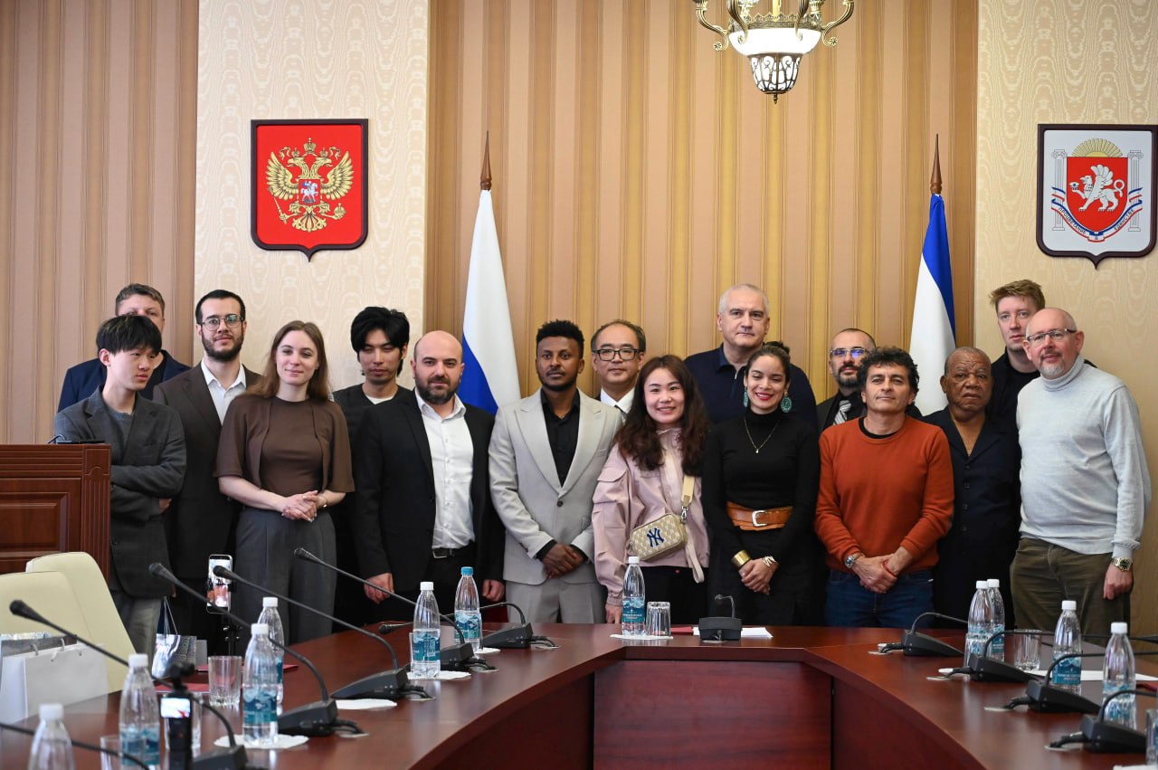 Глава Крыма встретился с иностранными журналистами