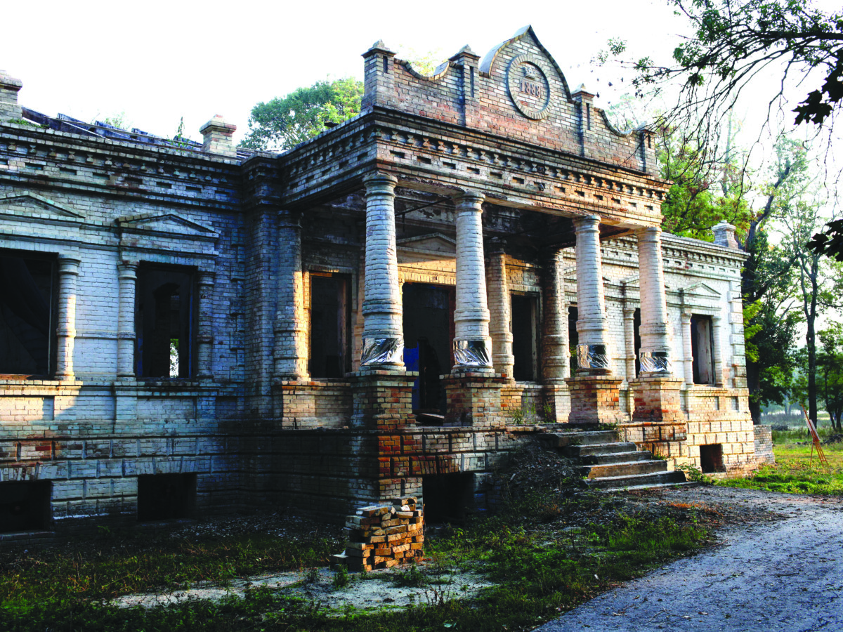 Forgotten masterpieces: architectural monuments from the Crimean outback