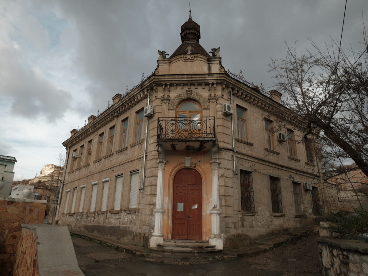 Маска судьбы: история старого особняка в Бахчисарае