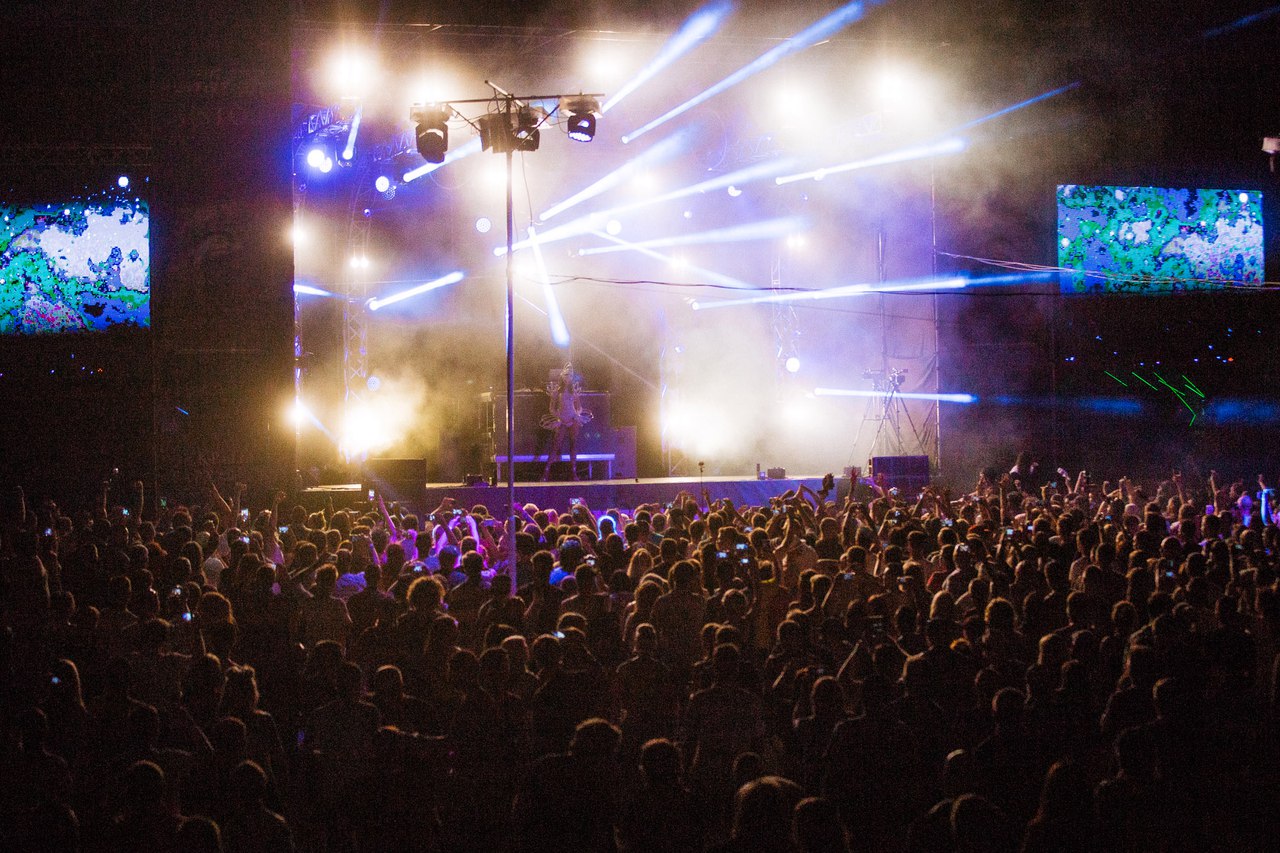 «Пиратская станция», ночь белых силуэтов и свидание на краю света: календарь событий «Экстрим Крым» на лето 2026