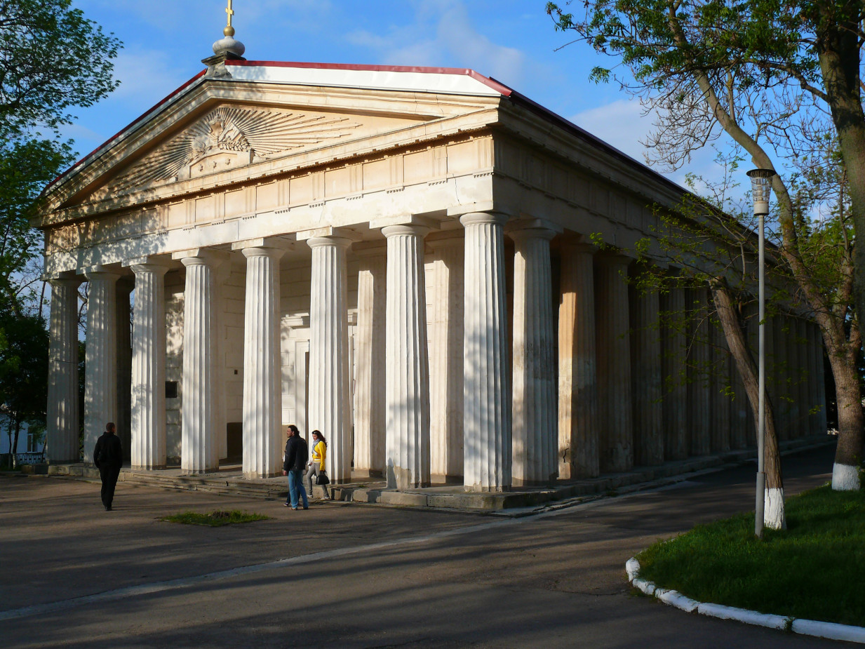 Что объединяет Святилище Гефеста в Афинах и храм Петра и Павла в Севастополе 