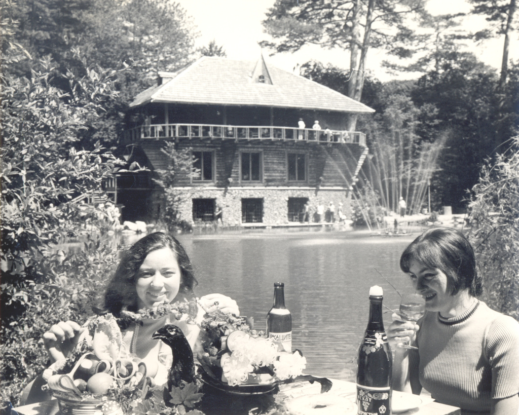 The menu was very creative and fully matched the unusual surroundings караголь.jpg