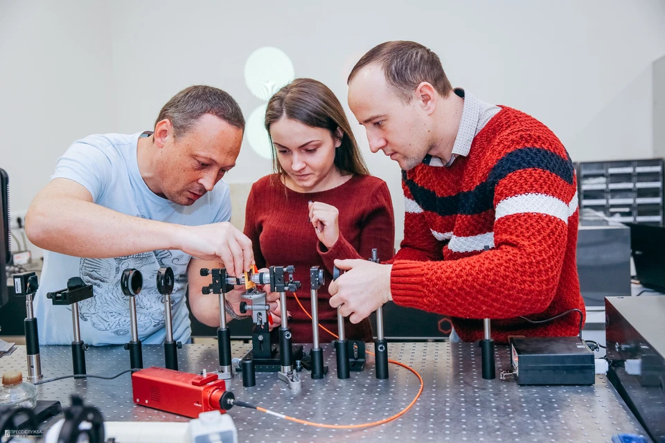 Исследование образца голографической решетки.jpg