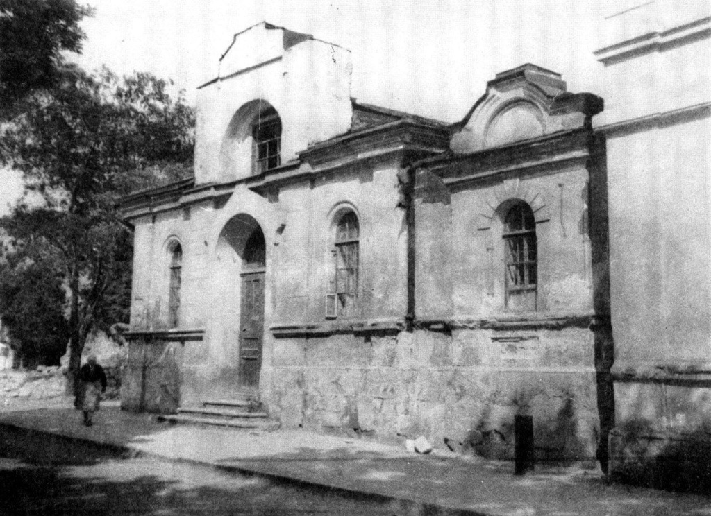 Небольшой храм Благовещения Богородицы был домовой церковью святителя, принявшей его тело после кончины. Церковь была закрыта в 1961 году, снесена в конце 1970-х годов. 04 (27).jpg