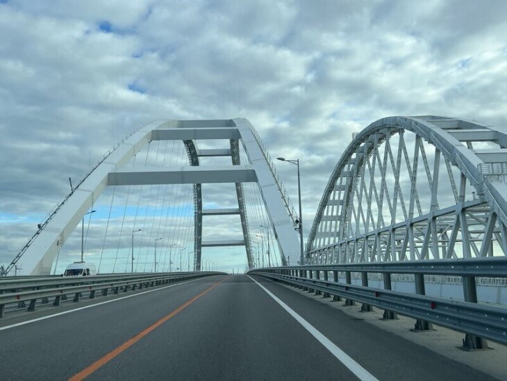 Электрокарам вход воспрещён, а паспорта - не спрашивают: главные правила проезда по Крымскому мосту