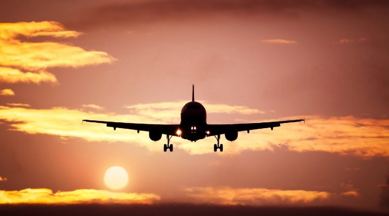 Семь авиакомпаний начали льготные перевозки в Крым