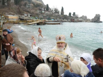 Топ-15 мест, где окунуться на Крещение в Крыму