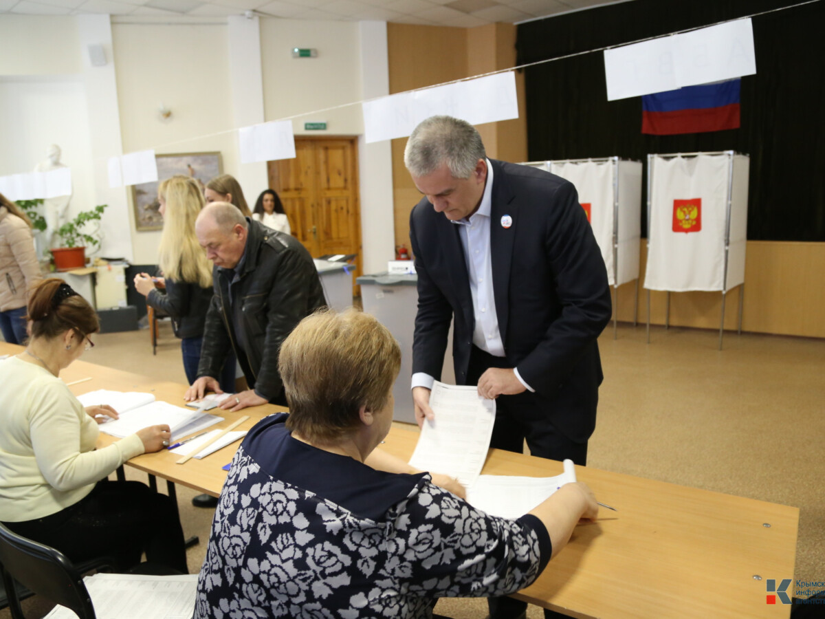 Глава Крыма проголосовал на выборах Президента РФ (ФОТО)