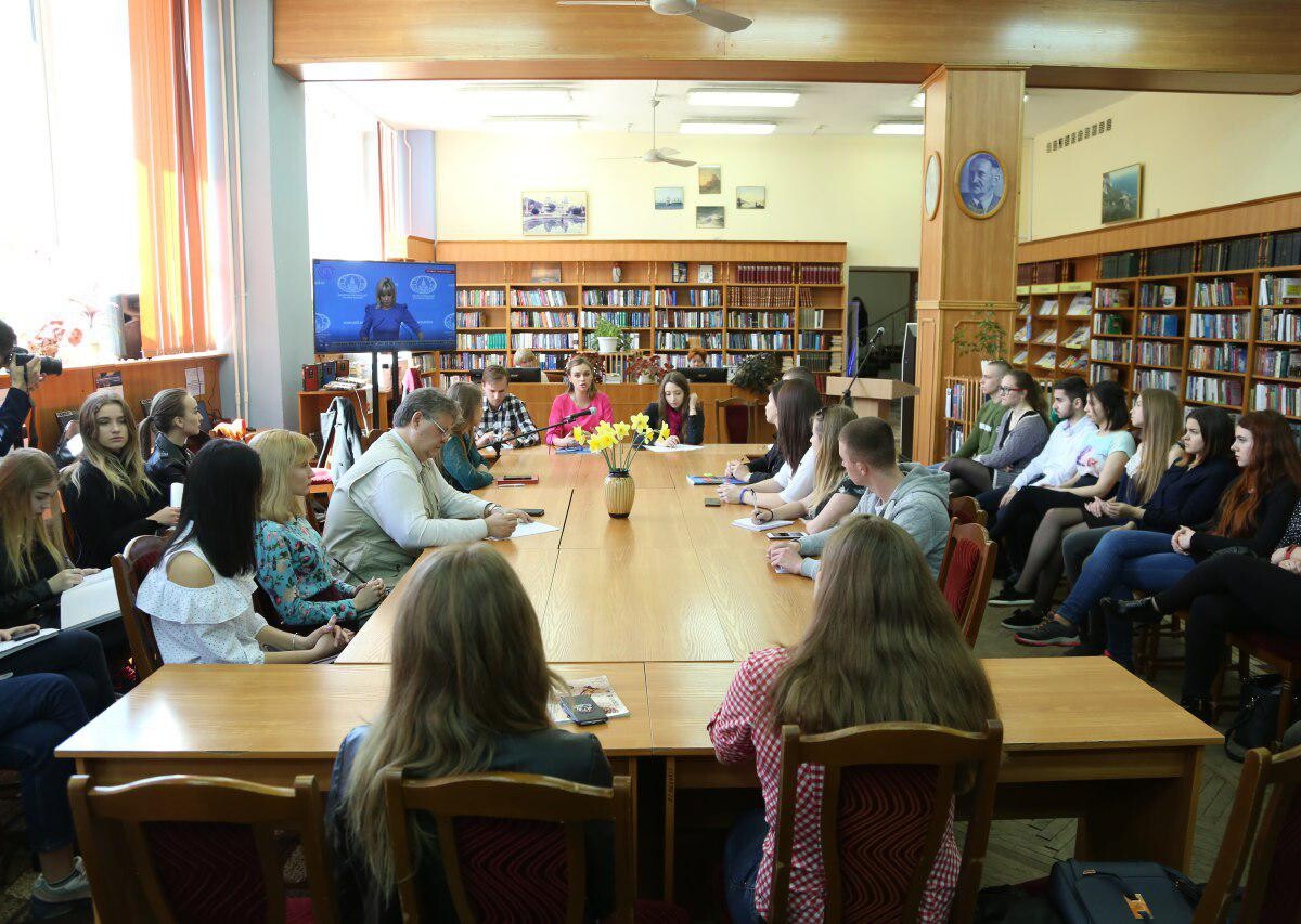 Сотрудники «Крымской газеты» и «Крымского журнала» провели мастер-класс для студентов КФУ (ФОТО)