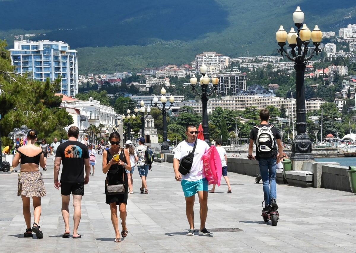 В июне Крым посетили более 800 тысяч туристов