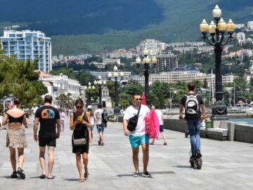 В июне Крым посетили более 800 тысяч туристов