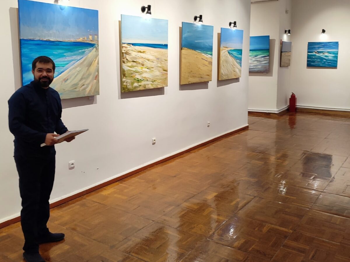 В Евпатории открыли выставку пейзажей Ленура Велиляева