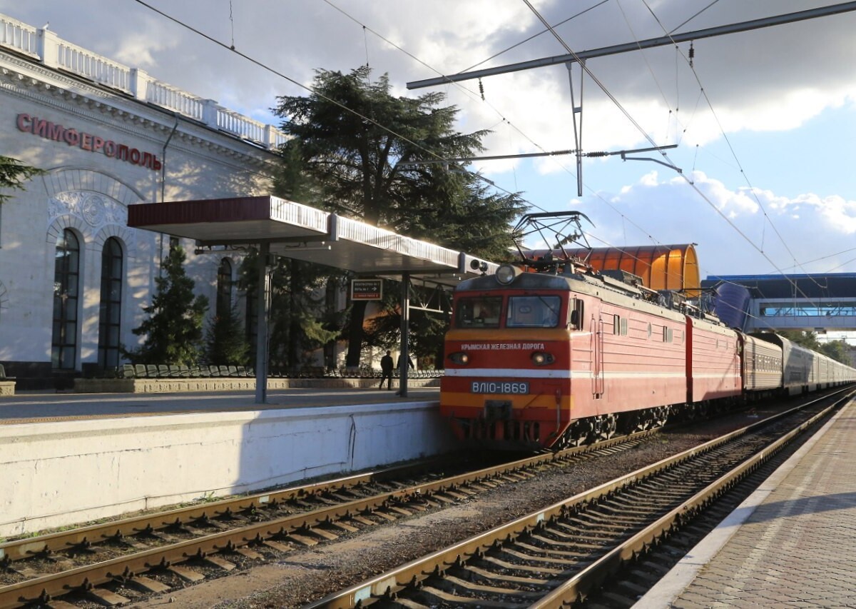 Два дополнительных поезда запустят в Крым из Москвы