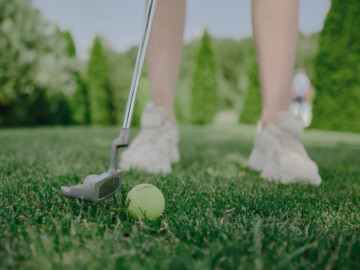 Спорт с особой психологией: где в Крыму можно сыграть в гольф, сколько стоят тренировки и какая нужна экипировка