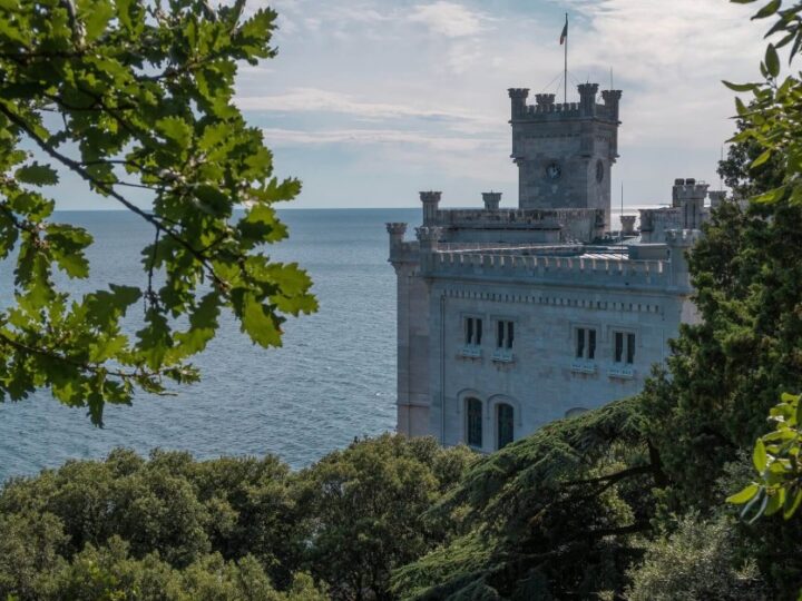 Любви, надежды, тихой славы: что объединяет замок Мирамаре в Северной Италии и замок Кесслера в Крыму