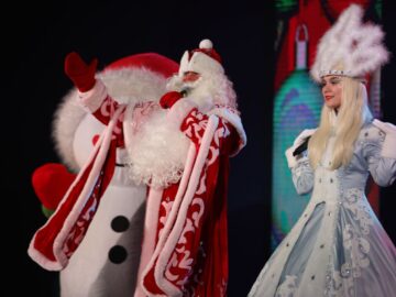 Новогоднее путешествие с Дедом Морозом и Снегурочкой: в Евпатории проведут экскурсию на автобусе