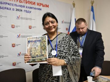 Международным наблюдателям на избирательных участках вручили выпуск «Крымского журнала»